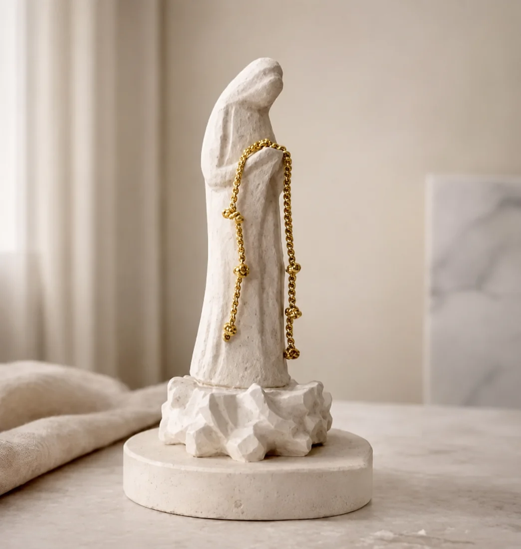 Virgen Desatanudos en mármol natural